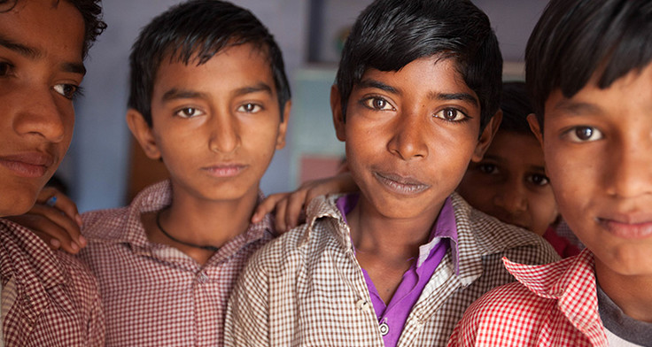 Vier Kinder aus Gujarat. Bildrechte: TransFair e.V. | Sean Hawkey