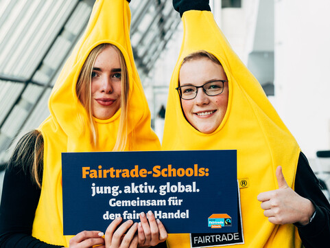 Zwei Schülerinnen bei der Schüler*innenakademie in Gelsenkirchen (Bild: ilkay Karakurt)