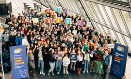 Rund 200 Teilnehmende feierten zusammen 10 Jahre Fairtrade-Schools (Bild: Ilkay Karakurt)