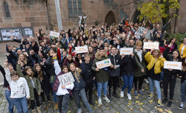 Gruppenfoto mit allen Teilnehmenden der 1. Schülerakademie Bayerns (Foto: Anestis Aslanidis)