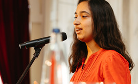 Poetryslam zum jungen Engagement von Hosnijah Mehr (Bild: Jeannette Petri)
